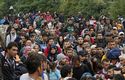 Thousands of  refugees run into Croatia after being stuck in Serbia