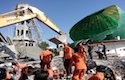 At least 98 die in an 6,9 earthquake in Indonesia