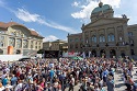 Around 1,500 celebrated life in front of the Swiss Parliament