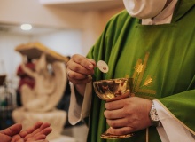 Eating God? A history of the Eucharist and a glimpse of Roman Catholicism