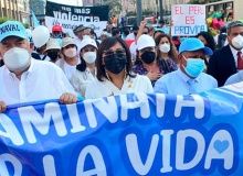 Ten thousand people march for life in the streets of Lima