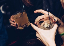 In Europe, the Gen Z is drinking less: what are the new addictive behaviours?