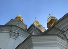 Ukraine passes law banning churches linked to Russia