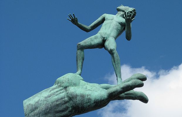The Hand of God / thomas alan (Flickr - CC BY-NC-SA 2.0),Estatue
