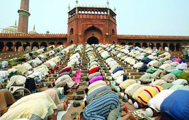 Praying moment at a Mosque. / GN,ramadan, mosque, Europe