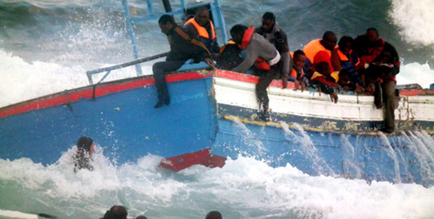 Rescuers help people in the sea after a boat carrying some 250 migrants crashed into rocks off the southern coast of Italy in April 2011. AFP,boat migration italy