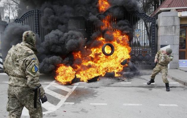 Protest against disbanding of a battalion in front of Ukraine's Defence Ministry in Kiev, on Monday. / Reuters,Ukraine