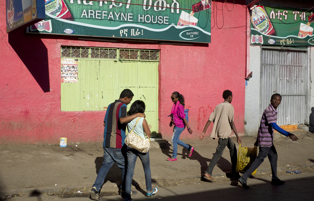 Street in Addis Ababa, Ethiopia. / Henrik Berger Jorgensen (Flickr, CC),Ethiopia city street