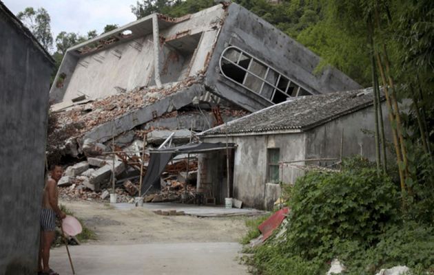 Authorities destroyed crosses at more than 130 churches in Wenzhou. / AP Photo, Didi Tang,