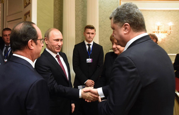 Vladimir Putin shook hands with Petro Poroshenko at the start of the meeting. / AP,