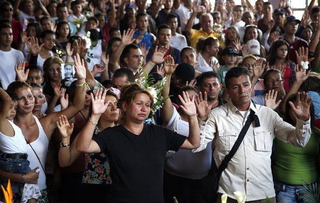 Kluiberth Roa´s family and friends pray for peace in Venezuela,