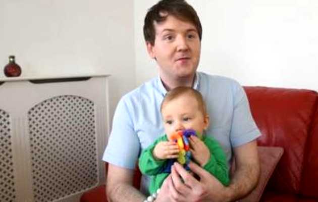 Kyle Casson with his son-brother Miles / Daily Mail.,Kyle Casson, Miles