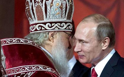 Patriarch Kirill kissed Vladimir Putin. / AP