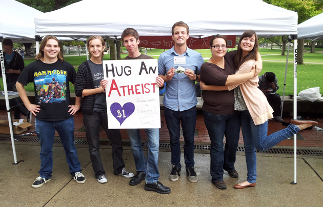 Atheist students campaign for their cause at the University of Illinois (USA). / ISSA,Atheists, students