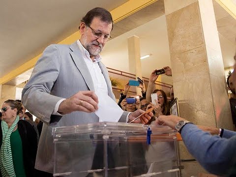 Spain's prime minister Rajoy saw how his party had big losses. / EFE