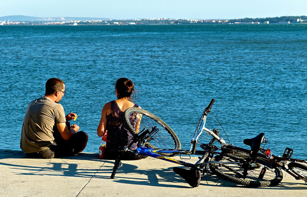 couple, sea, bikes