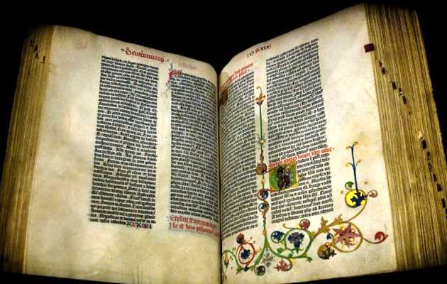 The Gutenberg Bible / Peter Horree / Alamy,Gutenberg Bible