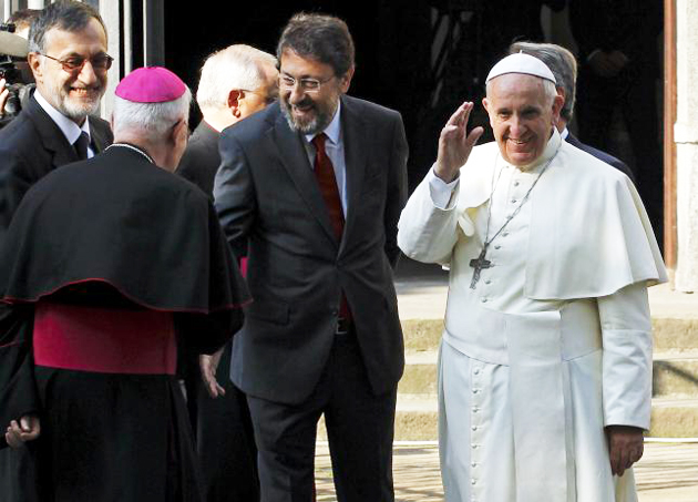 The Pope being welcomed ,pope, waldensians, francis