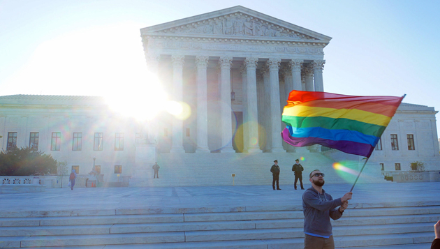 Man holds LGBT flag in front o the Supreme Court. / Ted Eytan (Flickr, CC),supreme court, flag, lgbt