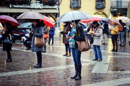 Centinelli in pedi, an Italian public campaign to promote freedom of speech.