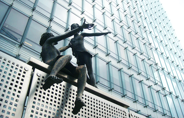A statue near the European Union buildings, in Brussels. / Valentine Valov (Flickr, CC),european union, statue