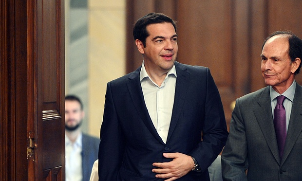 Alexis Tsipras arriving to a government meeting this morning, after obtaining a victory. / AFP