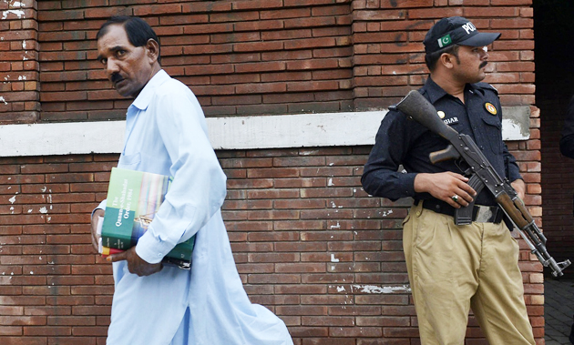 Ashiq Masih, husband of Asia Bibi leaving the court in Lahore on Tuesday. / AFP,husband, asia bibi, court, pakistan