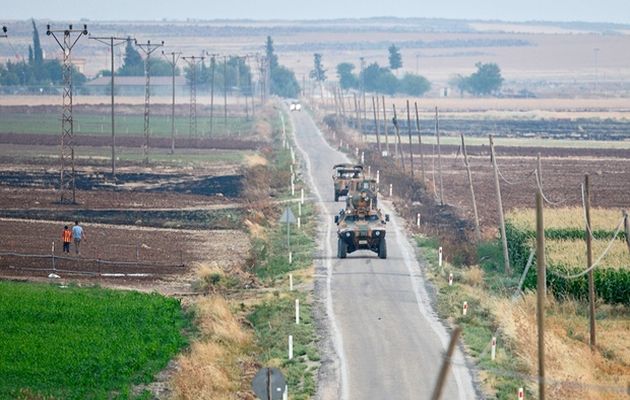 Turkish soldiers patrol the Syrian border near Kilis, south-east Turkey / EPA,