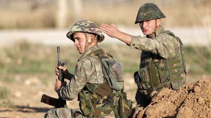 Turkish soldiers in the Syrian border  / Reuters