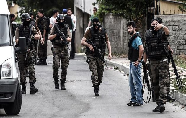 Turkish special forces cleared the streets in the Sultanbeyli district in Istanbul / AFP,