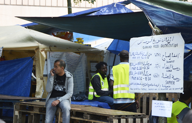 The kitchen. Food is served almost all day long. / J. Philippe,parc maximilien, brussels, kitchen, arabic, refugees, brussels, september, winter