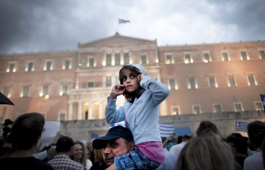 A father and daughter at a demonstration in Athens, in June 2015. / E. Vuorlomis,greece, demonstration, 2015