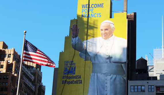 A giant mural in Manhattan (New York) welcoming Pope Francis to the USA. / Ricky H. (Flickr),mural, pope francis, usa, 2015