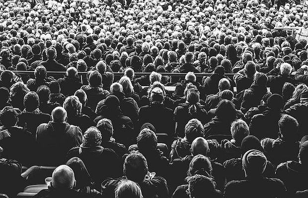 Crowd / Unsplash (pixabay),crowd