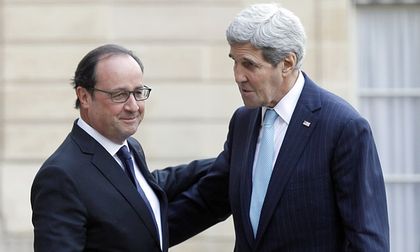 Hollande and Kerry meet in Paris.