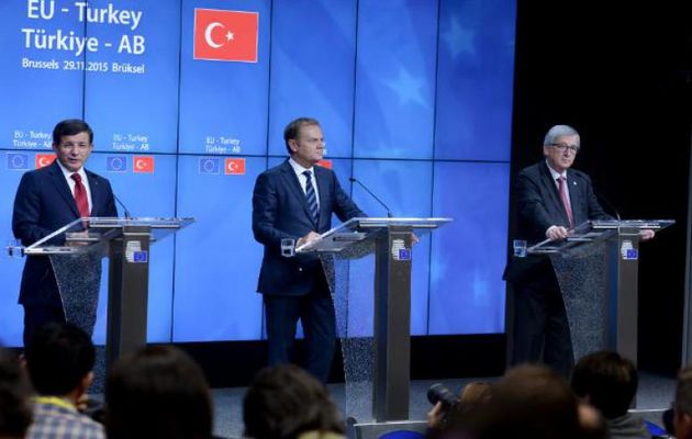 Davutoglu, Tusk and Juncker in Bussels,