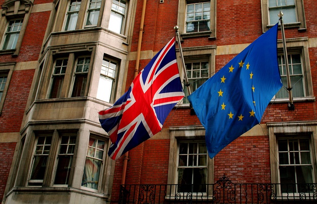 The United Kingdom and European Union flags. / Dave Kellam (Flickr, CC),Eu, UK