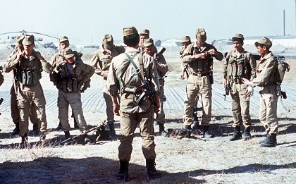 A Soviet Spetsnaz (special operations) group prepares for a mission in Afghanistan, 1988. / Mikhail Evstafiev (Wikmedia, CC, BY-SA 2.5)