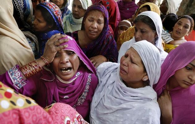 Pakistani Christian women mourn the death of a loved one killed in the Lahore bombing. /AP ,
