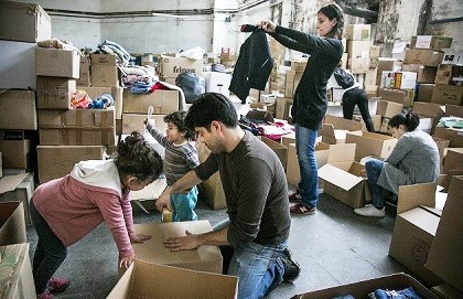 Volunteers organizing all the items received  / Rebost Solidari