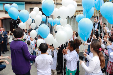 Children let go ballons (72), one for every victim. / CEPC