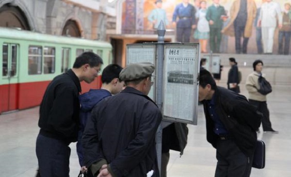 Foerm North Korean dictator Kim Il Sung.North Koreans read copies of a newspaper in a Metro railway station in downtown Pyongyang. / AFP,newspaper, north korean, kim il sung, metro, billy graham