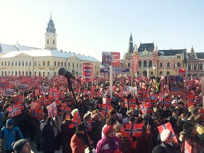 Another view of the protest in Oradea.