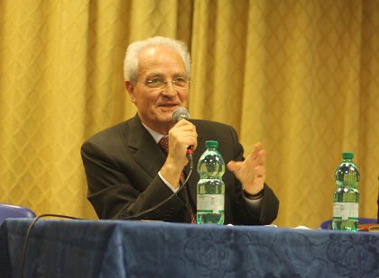 Giovanni Traettino addresses the public during the 2016 Italian Evangelical Alliance General Assembly in Rome, April 2016. / J. Forster