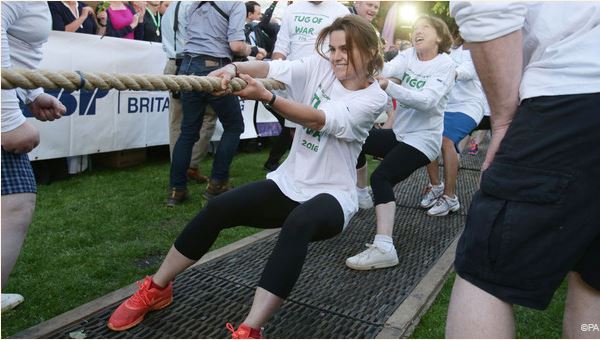 Jo Cox, participating as an activist in a social campaign. / Archive PA,Jo cox, activist, oxfam