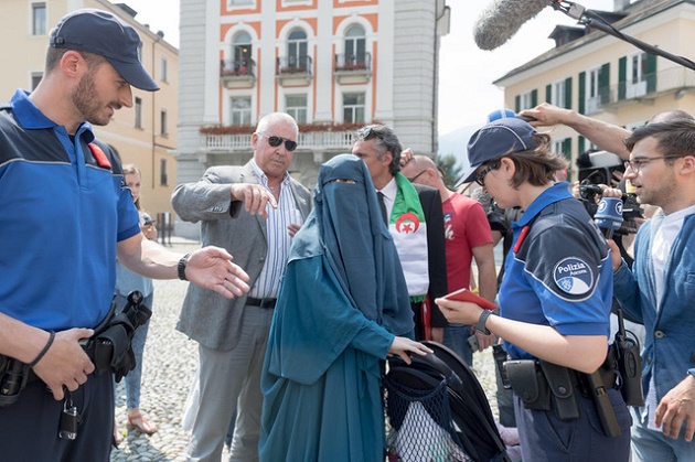 Nora Illi was the first woman to be fined in Locarno fro wearing a burka. The media covered the moment she was banned. / Swissinfo,