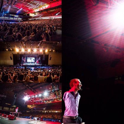 Thousands of people listens to Nick Vujicic