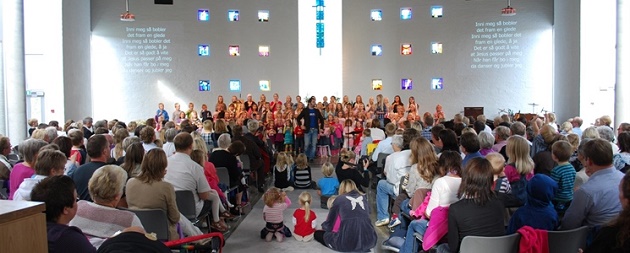 Members of the Ræge kirke, a Church of Norway community where Haakon Kassel is pastor. ,