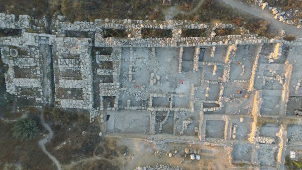 Aerial view of the palatial building found in ancient Gezer, which archaeologists have tentatively dated to King Solomon's time / Haaretz,