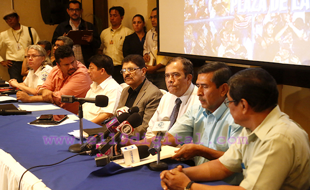 Evangelicals pastors press conference to explain the agreement. / Germán Miranda, El 19,